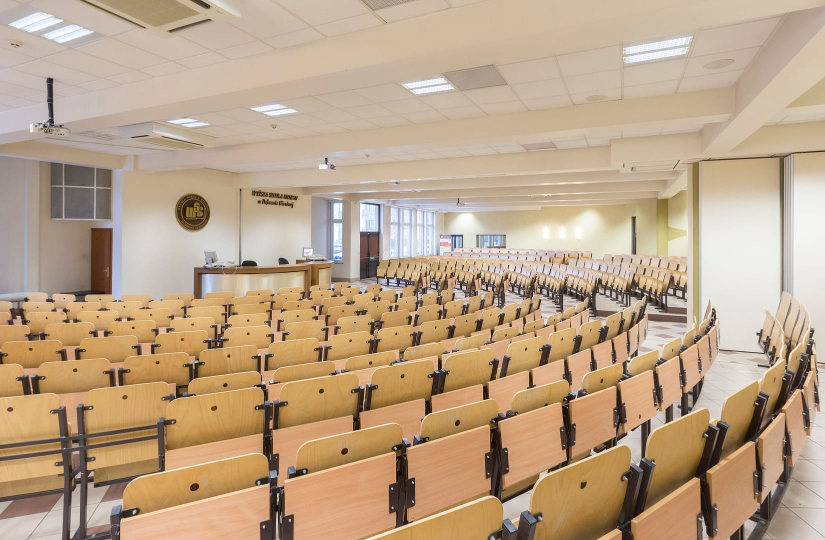 АКАДЕМИЯ БИЗНЕСА В ДОМБРОВЕЙ ГУРНИЧЕЙ 4