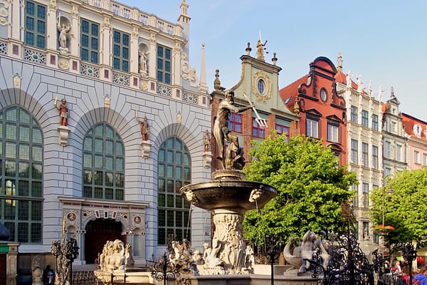 поступить в Польшу, высшее образование в Польше, учеба в Польше, обучение в Польше, образовательный центр AMBASADOR, Двор Артуса