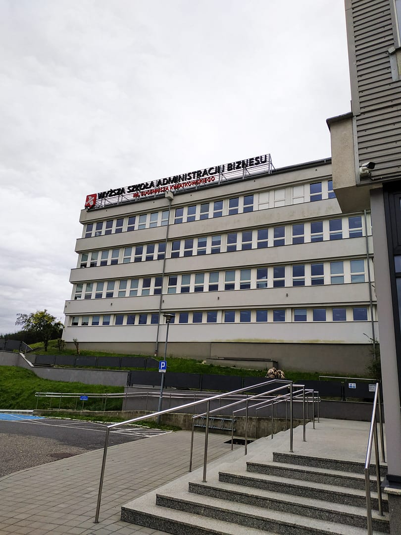 УНИВЕРСИТЕТ АДМИНИСТРАЦИИ И БИЗНЕСА В Гдыни 3